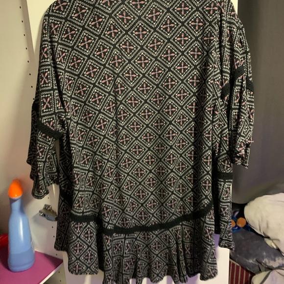 Black and Pink Cartigan - Picture 2 of 3